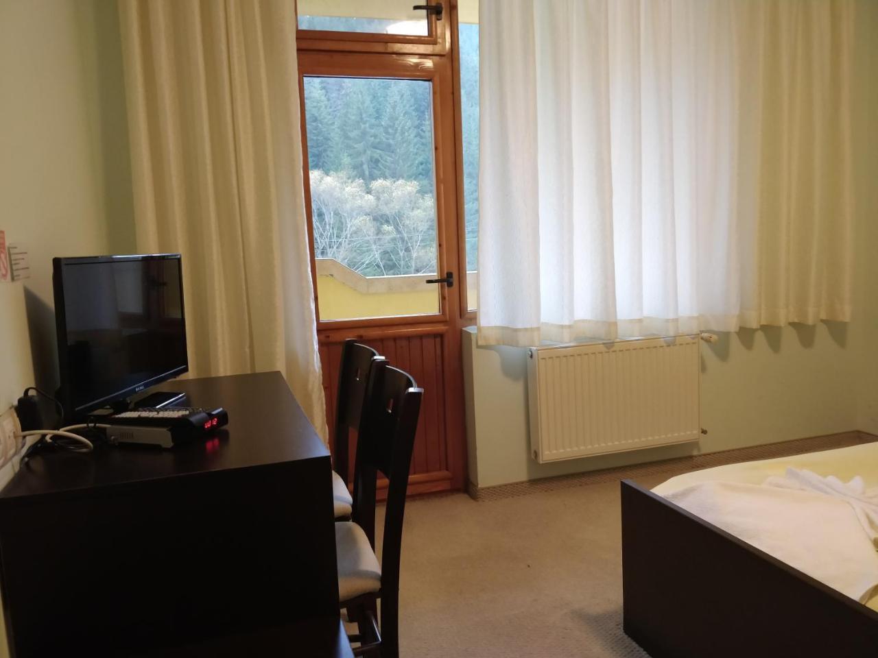 Hotel Restaurant Popini Laki Яґодіна Екстер'єр фото